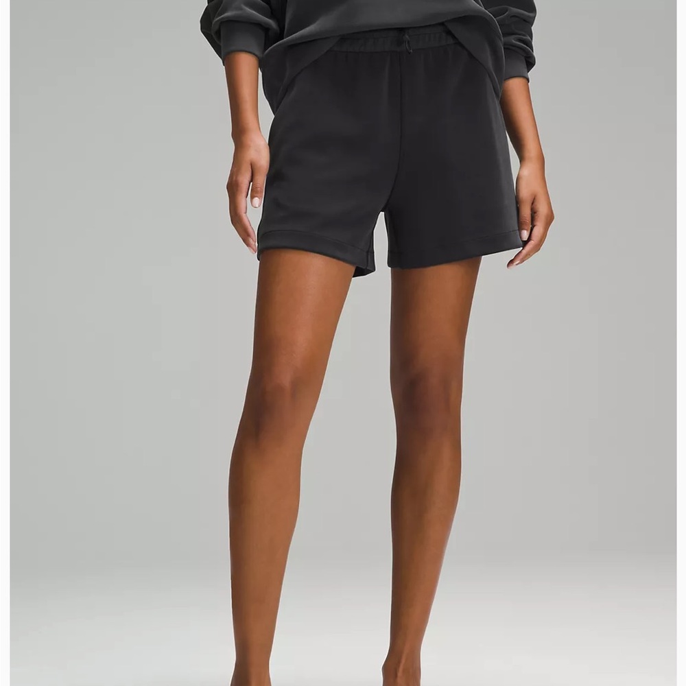 Lululemon black soft stream shorts size 4